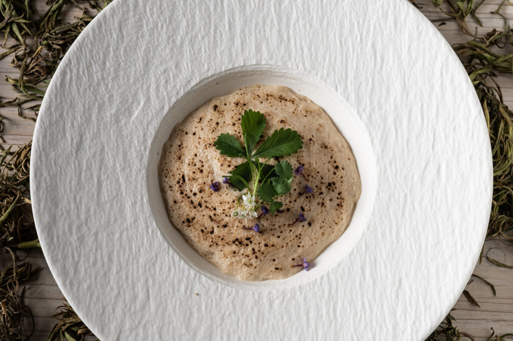 L'eco del bosco uovo cavolfiore e tartufo Ristòria Pepe Nero